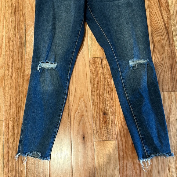 Isabel Maternity Distressed Skinny Entubado Cropped Jeans - Picture 3 of 5